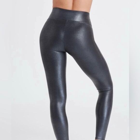 Spanx Black Faux Leather Pebbled Leggings Sz.L - Picture 4 of 16